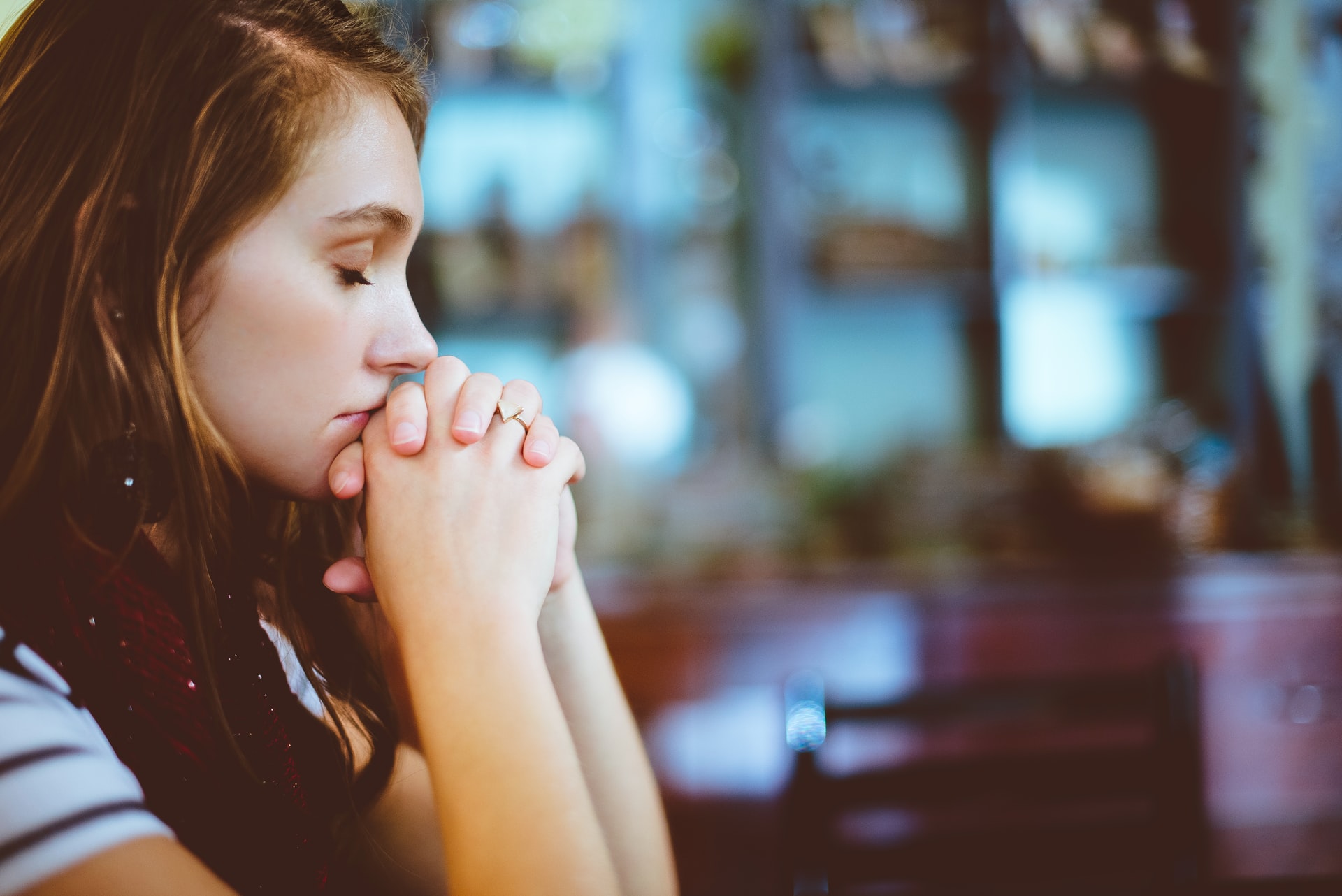 girl praying in church